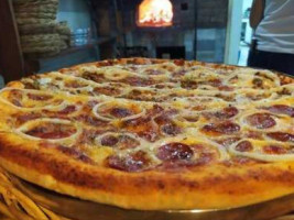 Vintage Pizzaria food