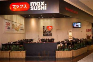 Max Sushi inside