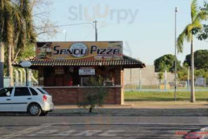 Sandu Pizza outside