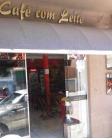 Cafe Com Leite outside