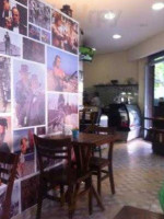 Borges Café inside