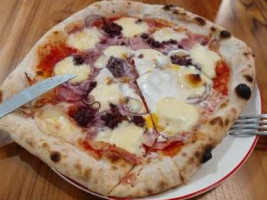 Capo Donna Pizzeria food