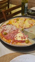 Tutty Pizzas food