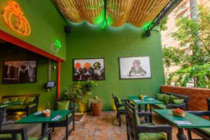 Alvarenga Cafe inside