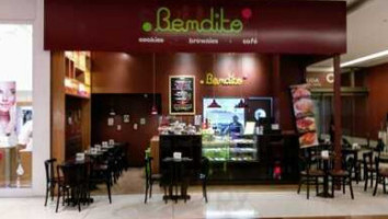 Bendito Café inside