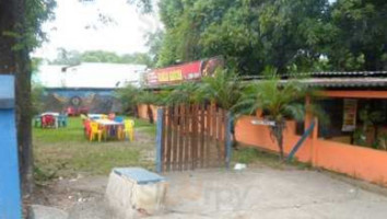 Cachamorra Gril outside