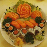 Sushi Yá food
