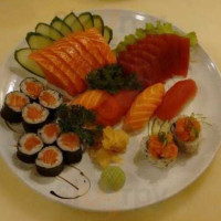 Sushi Yá food