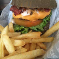 Marconato burger e grill food