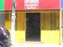 Dom Araujo outside