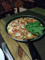 Pizza Da Lenha food