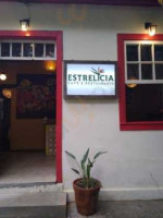 Estrelícia Café E outside