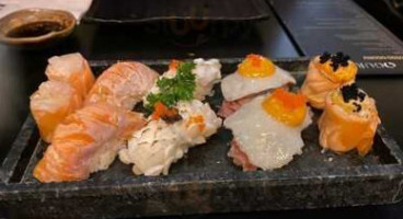 Oguru Sushi food