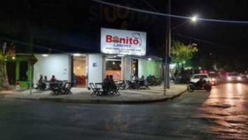 Bonito Lanches outside