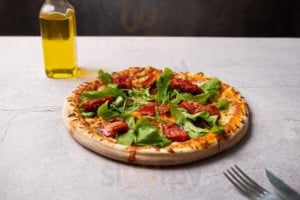 Fusilli Pizza Frango Delivery outside