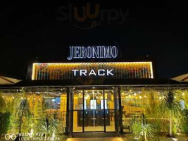 Jerônimo Track outside