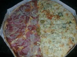 Di Thallis Pizzaria food