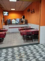 Totti's Pizzaria inside