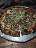 Delano Pizza food