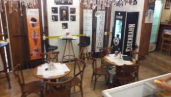 Florbela Cafe inside