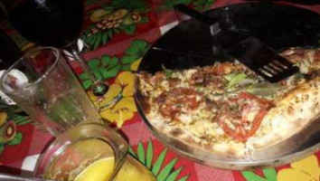 Pizzaria D' Mercedes food