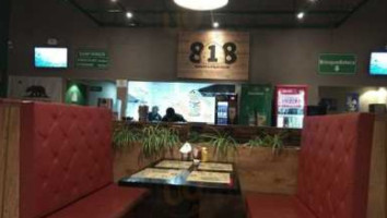 818 Burger & Steakhouse inside