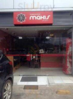 Makis Place outside