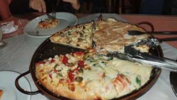 Ricardo Pizzas E Calzones food