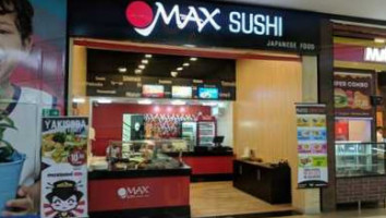 Max Sushi inside
