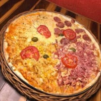 Pizzaria Forno A Lenha food