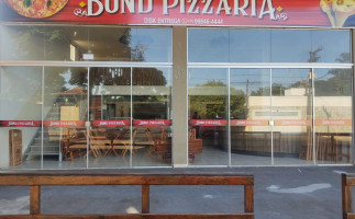 Bond Pizzaria inside