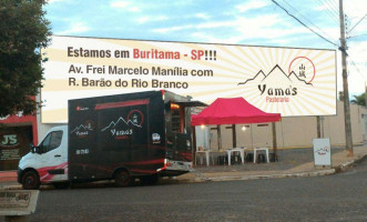 Food Truck Yama's Pastelaria outside