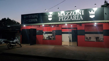 Mazzoni Pizzaria outside