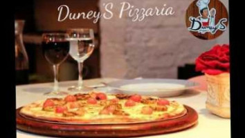 Duney's Pizzaria food