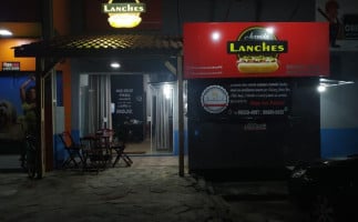 Avenida Lanches outside