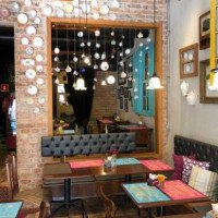O Cruzeiro Café inside