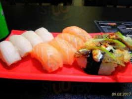 Sushimaki Express food