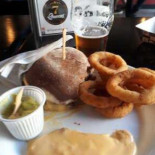 7 Queens Brewpub Comida