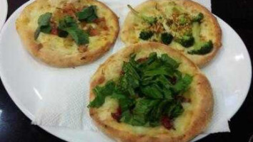 Mamutis Pizzaria E Esfiharia food