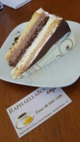 Café Raphaella food
