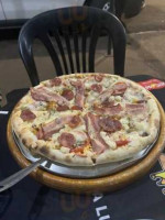 Royale Pizzaria food