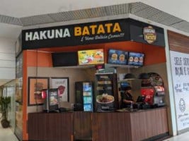 Hakuna Batata inside