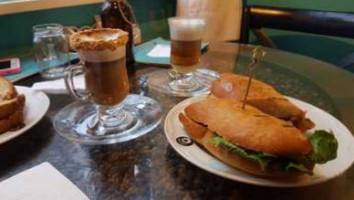 Ovelha Café Literário food