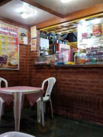 Renatinho's Lanches inside