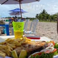 Marinheiros Beach food
