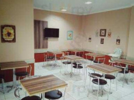 Zamaru Confeitaria E Café inside
