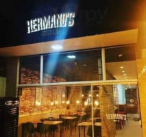 Hermano’s Burger Co inside