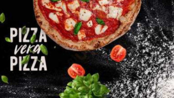 Valentino Pizzeria Napoletana food