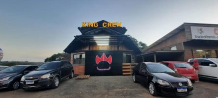 King Crew Efapi outside