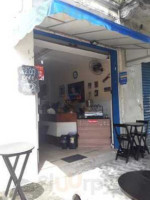 Intercambio Café inside